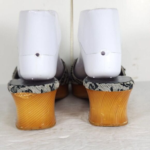 Stuart Weitzman Women's US 7,5B Graffiti Logo Buckle Wooden Heel Wedge Sandals - Picture 10 of 14